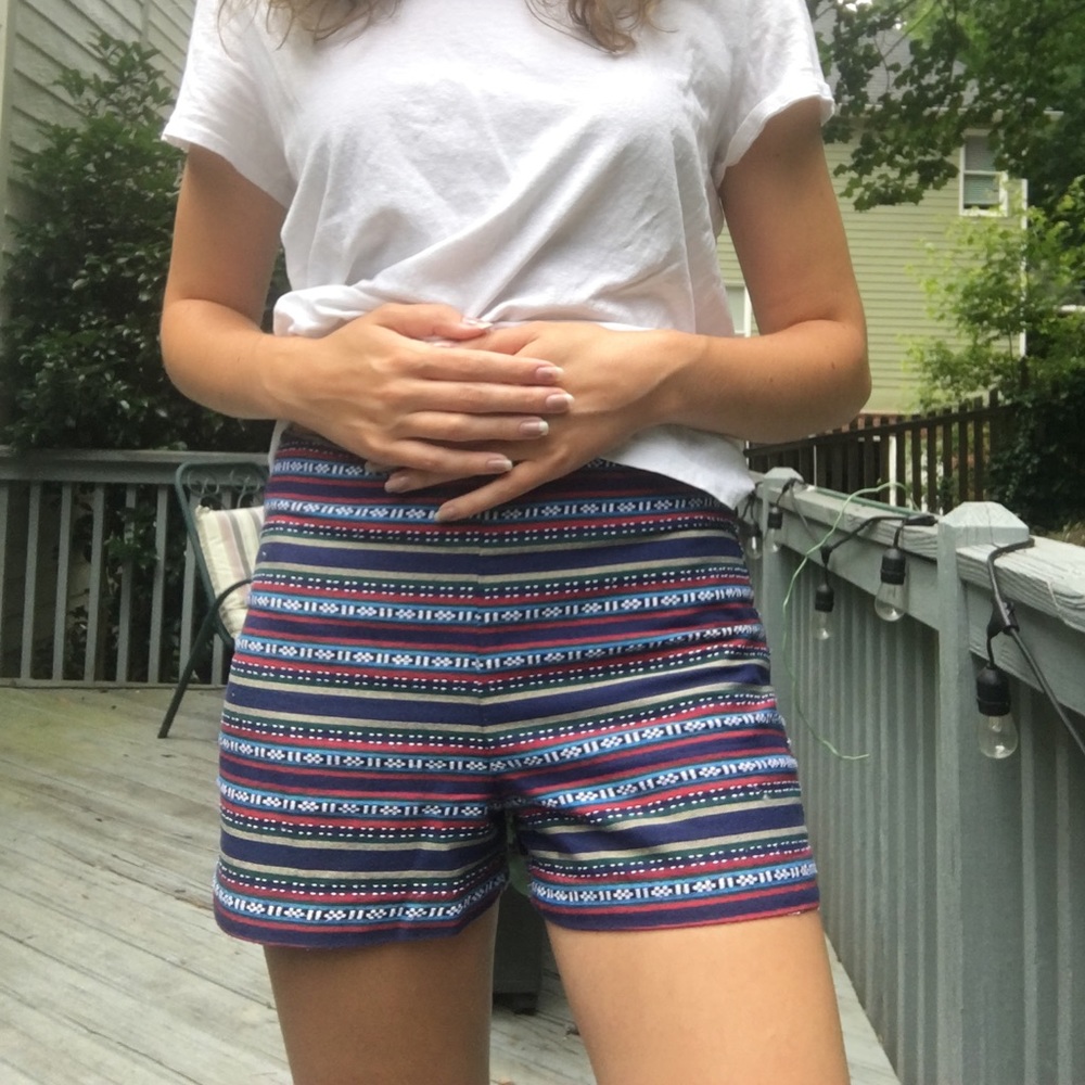 MULTICOLORED PATTERN SHORTS